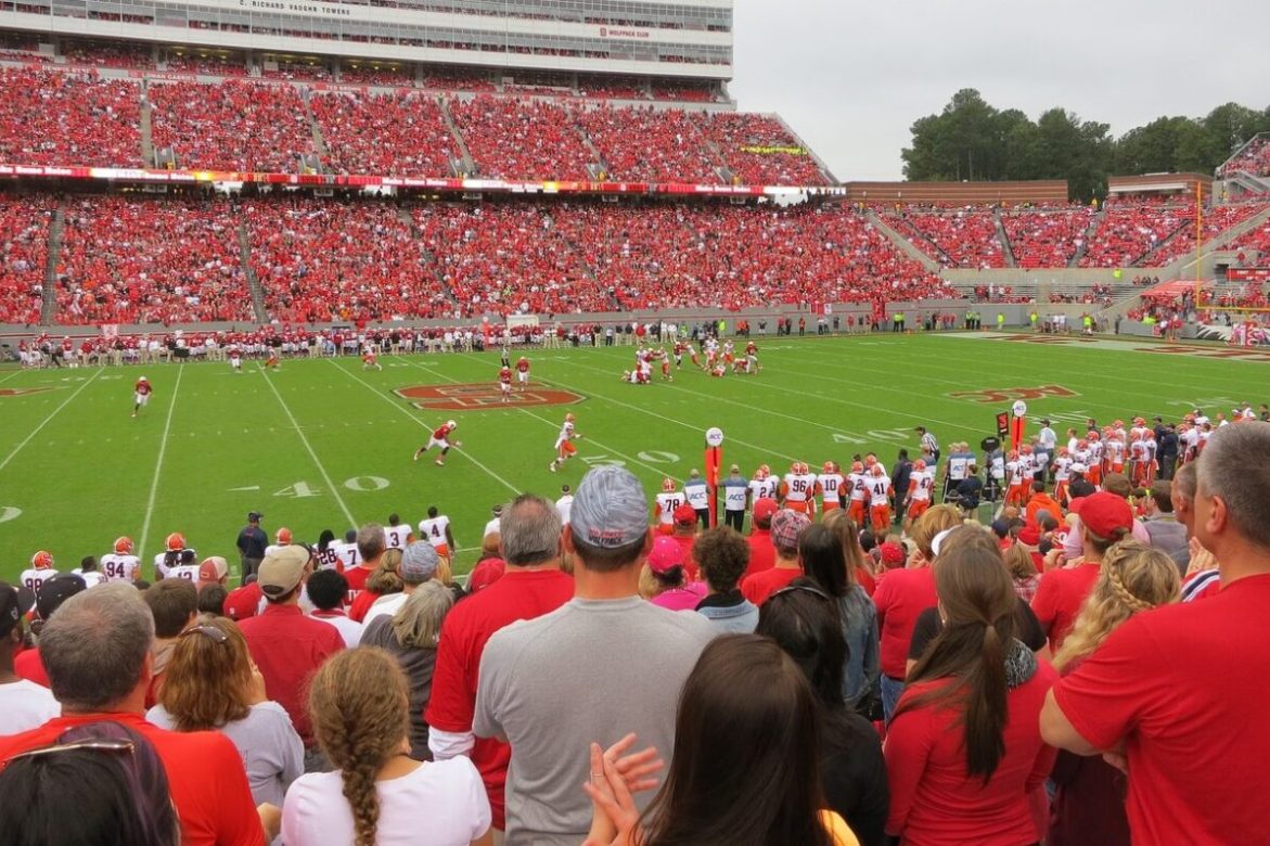 football, stadium, sport-527593.jpg